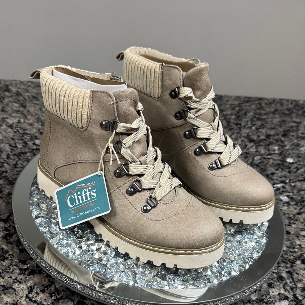 Cliffs by WHITE MOUNTAIN Women's Tan Lace-Up Boots NWT 6.5